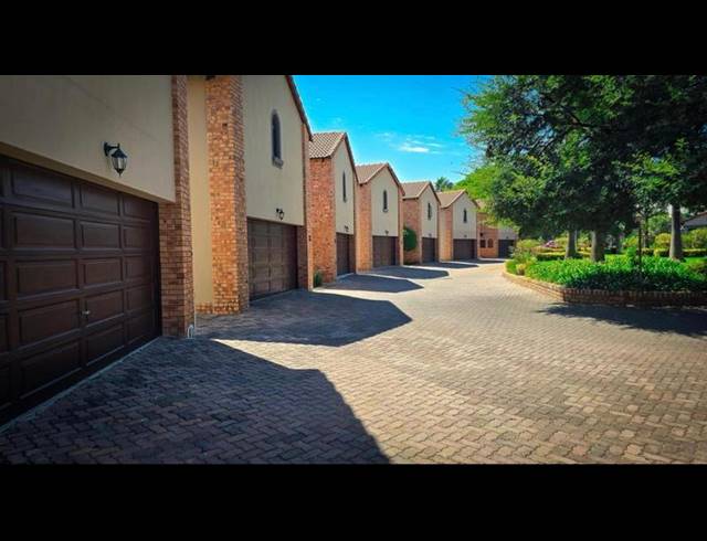 4 BEDROOM TOWNHOUSE FOR SALE IN EQUESTRIA
